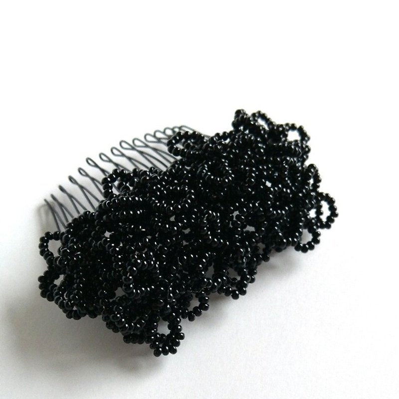 Flower beads comb (S size) Black - เครื่องประดับผม - วัสดุอื่นๆ สีดำ