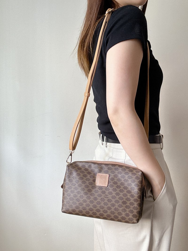 中古美品 Celine 凱旋門 Macadam 雲朵包 化妝包 腋下包 斜背包 - 側背包/斜背包 - 防水材質 卡其色