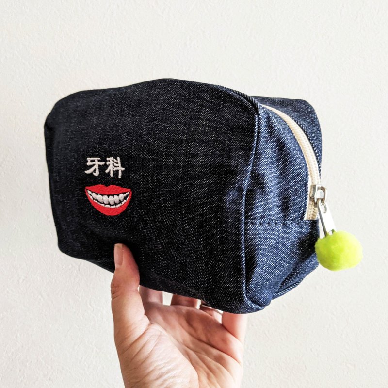 Dentist denim pouch  with gusset - กระเป๋าเครื่องสำอาง - วัสดุอื่นๆ สีน้ำเงิน