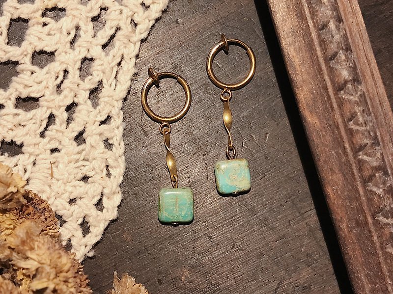 Ripples on the lake - Earrings & Clip-ons - Colored Glass Green