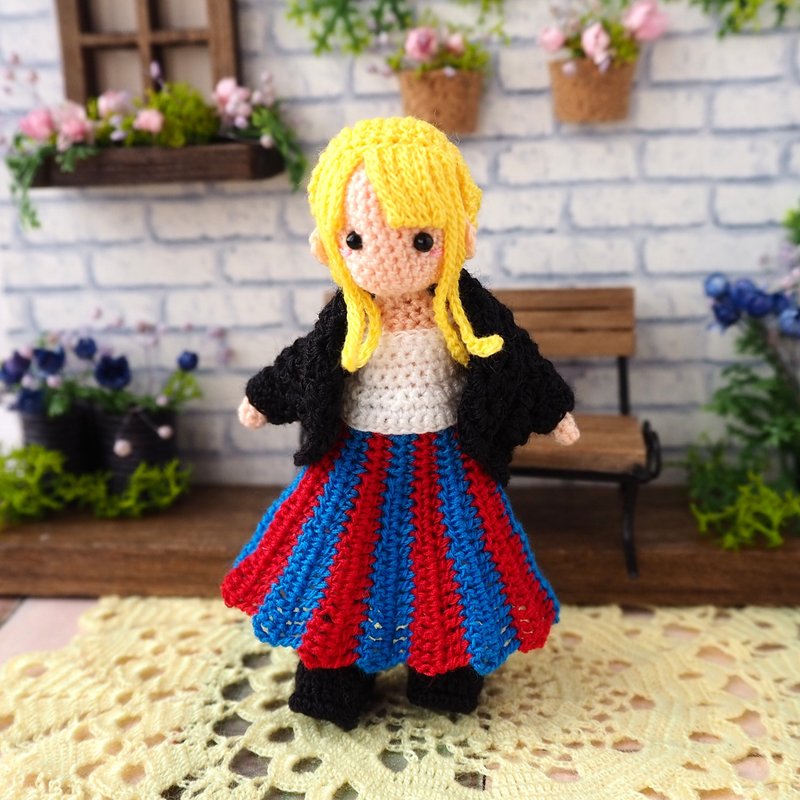 鉤針娃娃/ amigurumi /鑰匙鏈/長裙和開衫/玩偶【接單訂製】 - 公仔/玩偶 - 聚酯纖維 多色