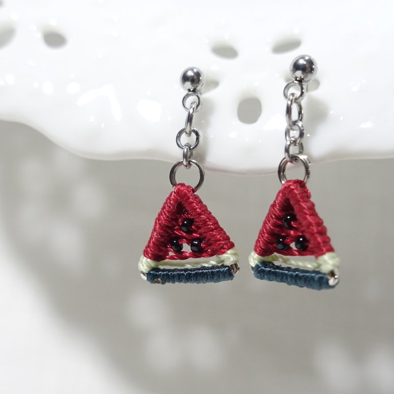 西瓜三顆籽 手工編織耳環│蠟線 不鏽鋼 耳針 可調耳夾 - 耳環/耳夾/耳骨夾 - 防水材質 紅色