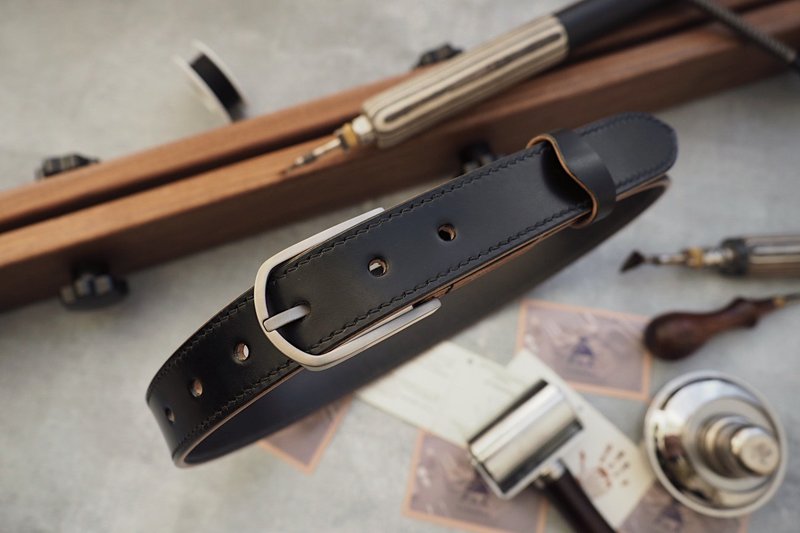 女士男士黑色皮帶腰帶 純手工皮具 客製化刻字禮物 訂製顏色款式 - 皮帶/腰帶 - 真皮 黑色