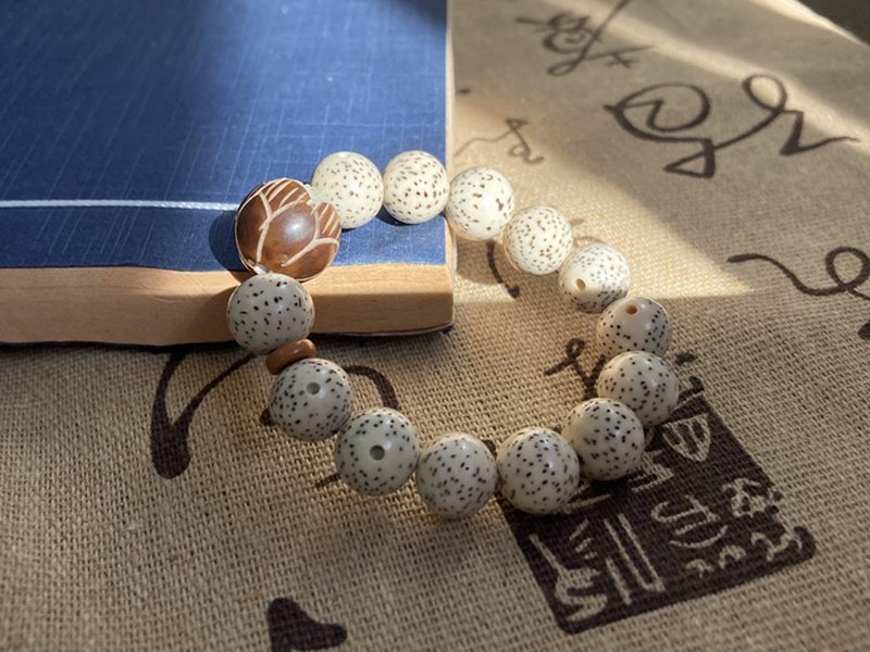 【Jinglian. Star and Moon Bodhi Rosary】Bodhi root lotus, olive stone|Buddha beads, bracelets, hand-held beads - Bracelets - Other Materials White