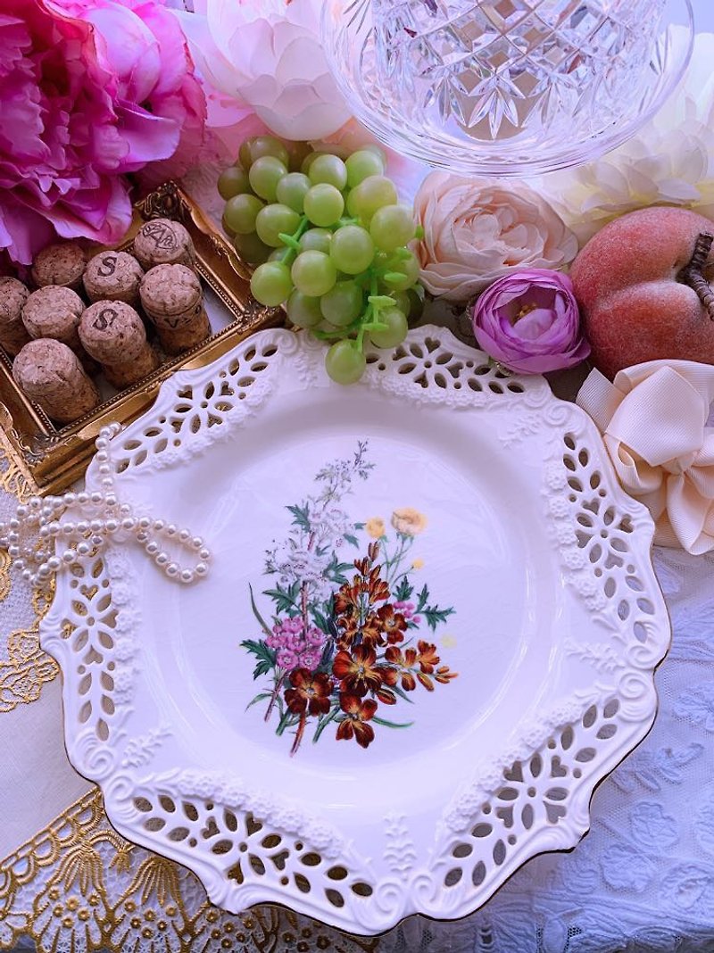 British porcelain Royal creamwar hand-painted yellow rose antique cake plate snack plate plate fruit plate - Small Plates & Saucers - Porcelain Multicolor