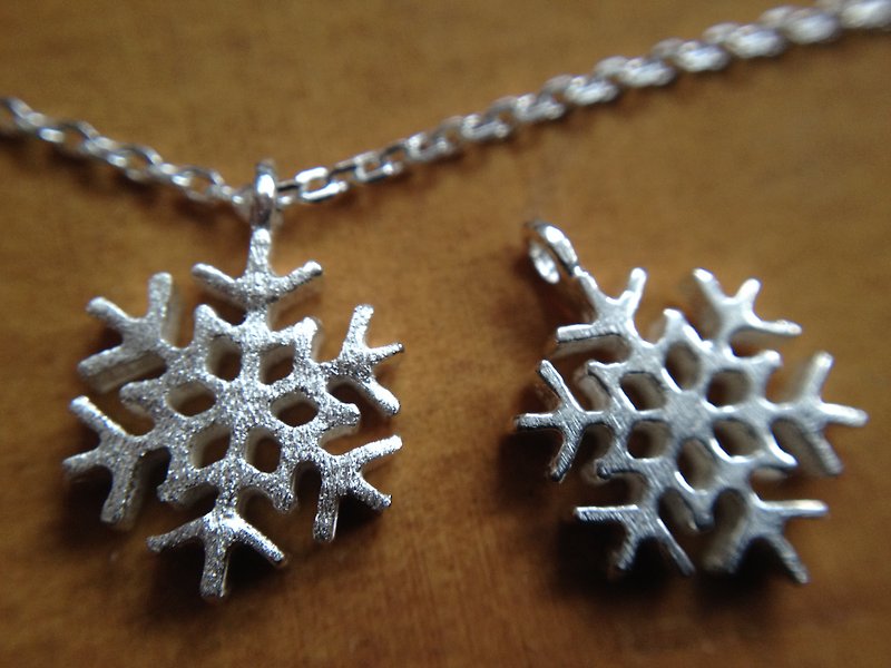 Mini Snowflake "Ice Crystal"-Necklace <Christmas Silver 925 Sterling Silver Clavicle Chain> - Collar Necklaces - Other Metals Silver