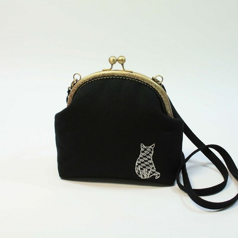Embroidery 16cm U-shaped gold cross-body bag 08-cat attitude 05 - กระเป๋าแมสเซนเจอร์ - ผ้าฝ้าย/ผ้าลินิน สีดำ