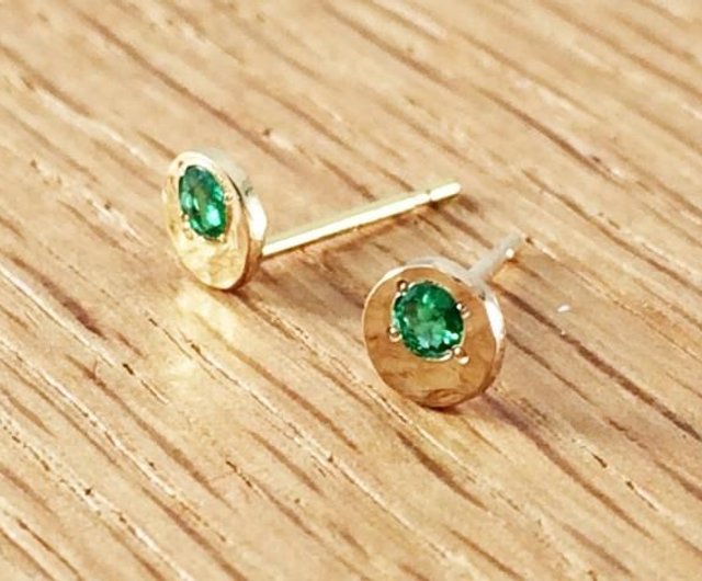 天然エメラルド K18 ピアス - ショップ Sae+Sumi Koru ピアス