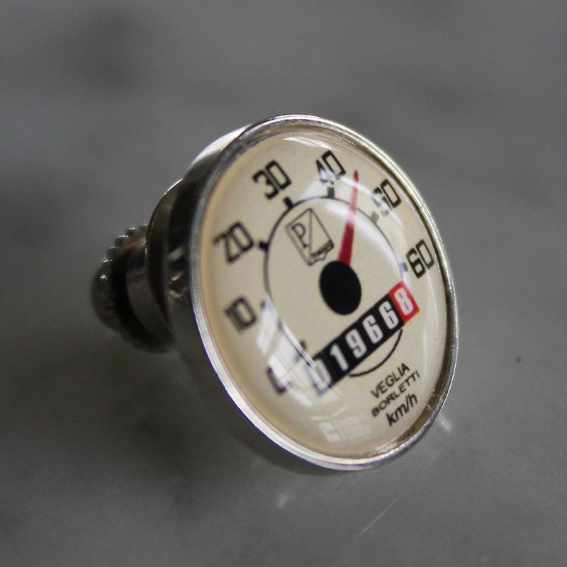 Classic Vespa badge-90 small round watch - เข็มกลัด - วัสดุอื่นๆ ขาว