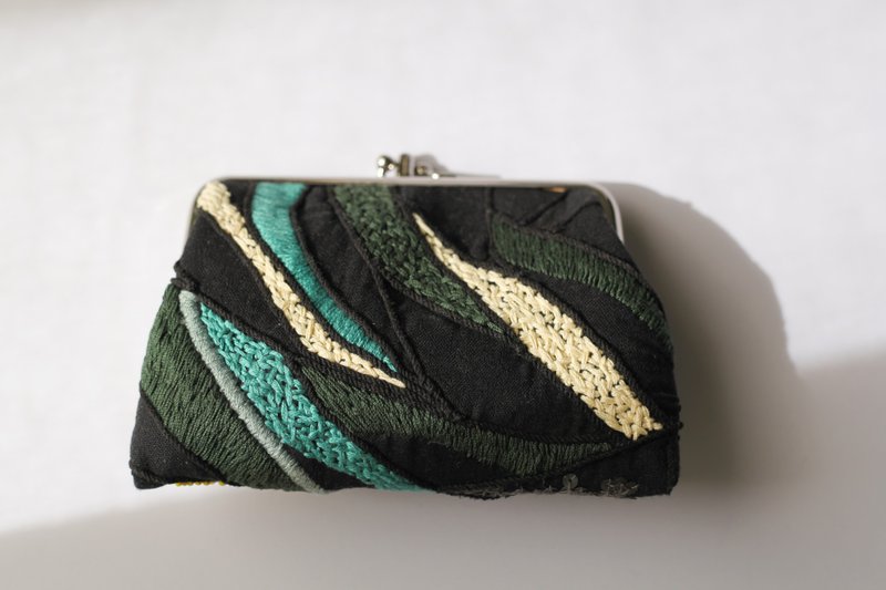 sarto手工刺繡雙層口金包/錢包袋 - 錢包/皮夾/長短夾 - 棉．麻 卡其色
