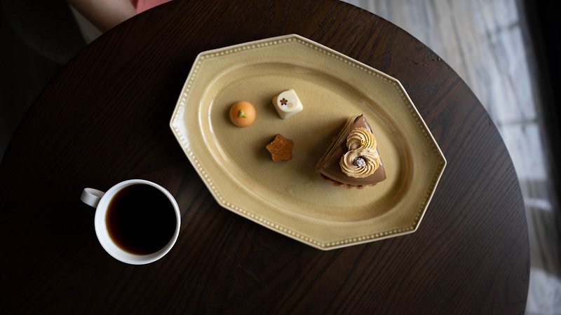 Long octagon yellow/white handmade by Japanese pottery writer Yoshida Kenmune - Plates & Trays - Pottery 