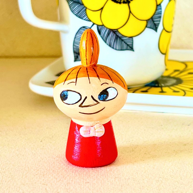 【Pinkoi x Moomin】Moomin Kokeshi Doll (Little My) - ของวางตกแต่ง - ไม้ สีแดง