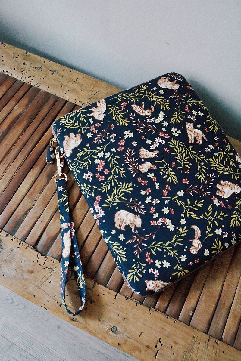 Customized size Animal Forest Reader Case Tablet Bag - กระเป๋าแล็ปท็อป - ผ้าฝ้าย/ผ้าลินิน สีม่วง
