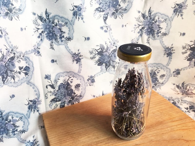 Dry flower/milk bottle dry flower/bottle flower/lavender/lavender bottle flower - ช่อดอกไม้แห้ง - พืช/ดอกไม้ สีม่วง