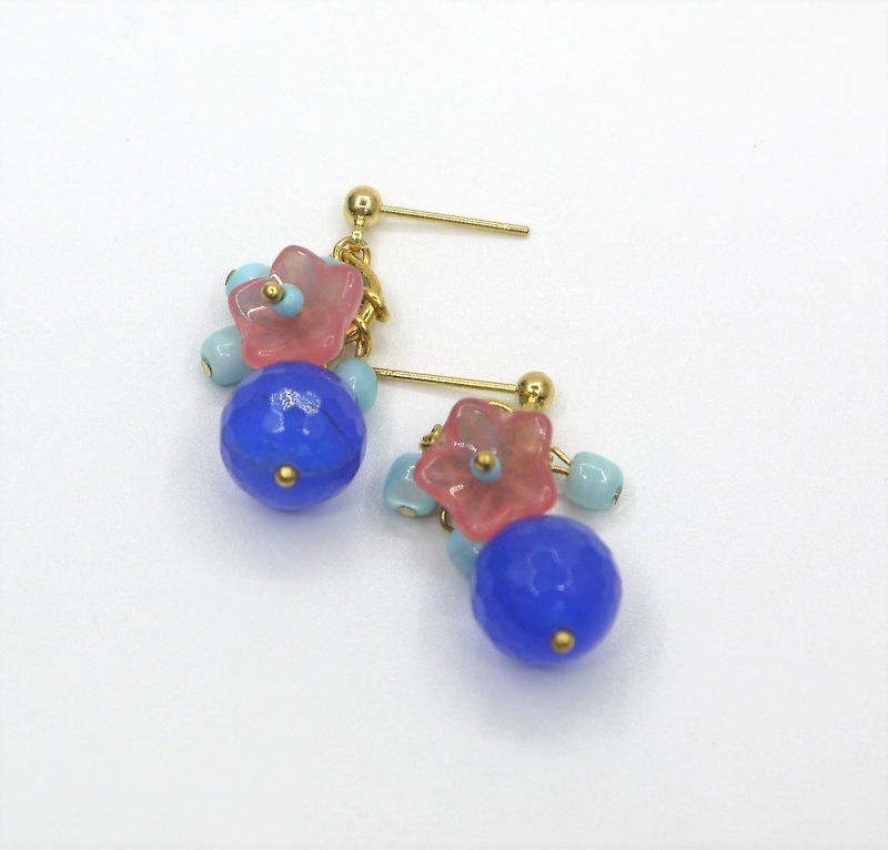Kyanite peach blossom earrings (changeable clip type) - ต่างหู - เครื่องเพชรพลอย สีน้ำเงิน