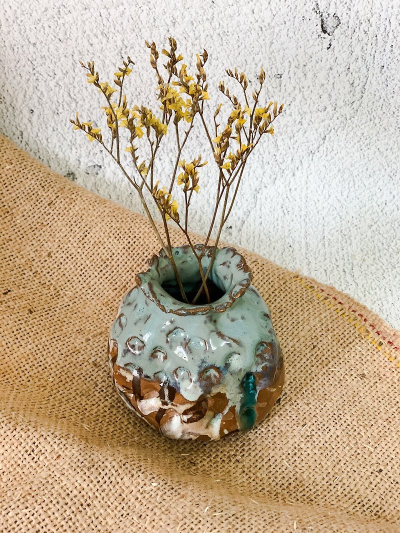 手で絞ったテーブルフラワー - 花瓶・植木鉢 - 陶器 
