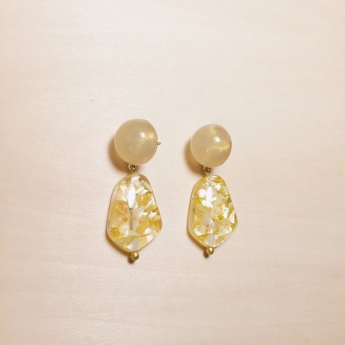 鳥嶼 Niaoyoo 復古黃亮粉丸子貝殼異形耳環