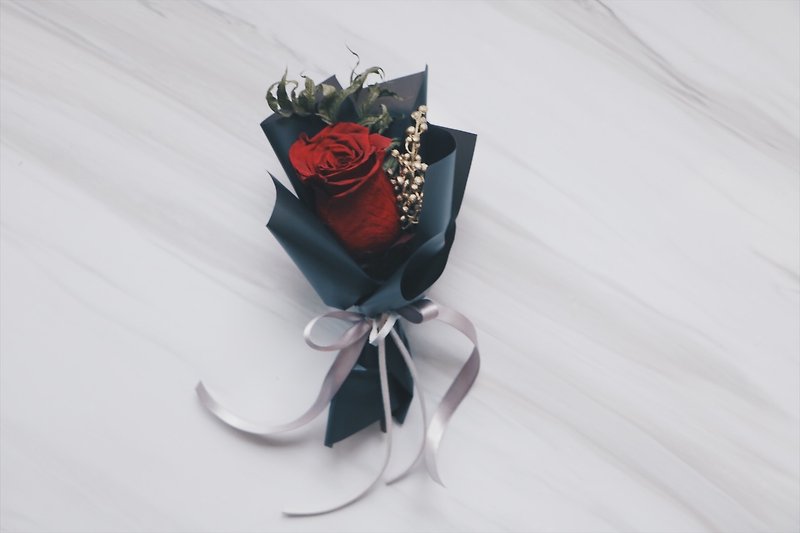 Crimson Rose Mini Bouquet / Graduation Bouquet / Valentine's Day / Immortal Flower / Not Withered / Dry Flower - ตกแต่งต้นไม้ - พืช/ดอกไม้ 