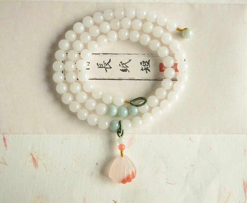 [Mermaid's Dream] and Tian Baiyu South Red Agate Ice Floating Shell Pendant Fresh Vintage Necklace - Necklaces - Jade White