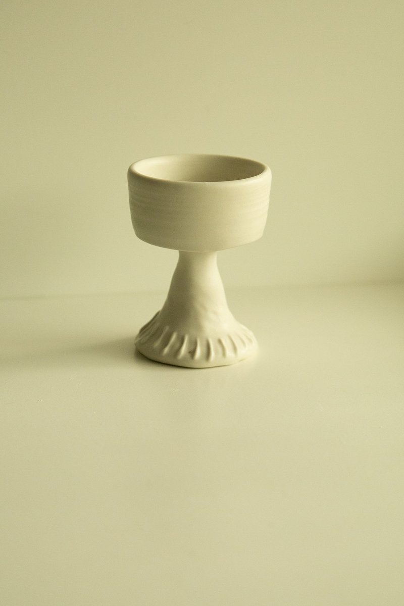 Decorative embossed tall candle holder - เทียน/เชิงเทียน - ดินเผา ขาว