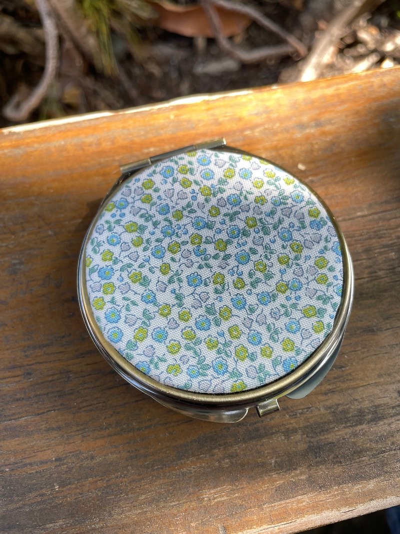 Small object storage box with blue and Teal broken flowers and mirror - General Rings - Other Metals Green