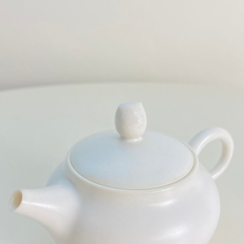 【茶具】白瓷小茶壺100ml－迷你貓頭鷹 - 茶壺/茶杯/茶具 - 瓷 白色