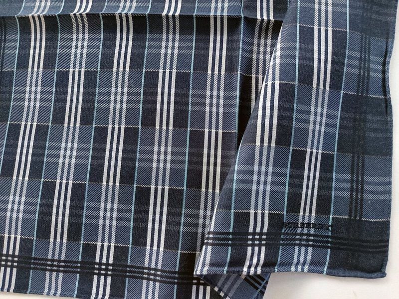Burberry Vintage Handkerchief Blue White Plaid 19 x 18.5 inches - 手帕 - 棉．麻 藍色