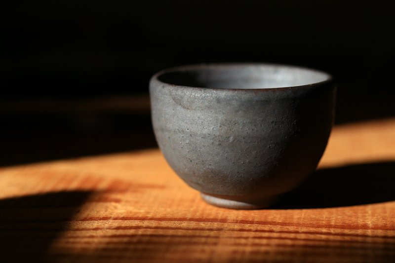 【 柴燒 】霧面銀 紫裡帶黑  茶杯 酒杯 品茗杯 陶杯 - 茶壺/茶杯/茶具 - 陶 黑色