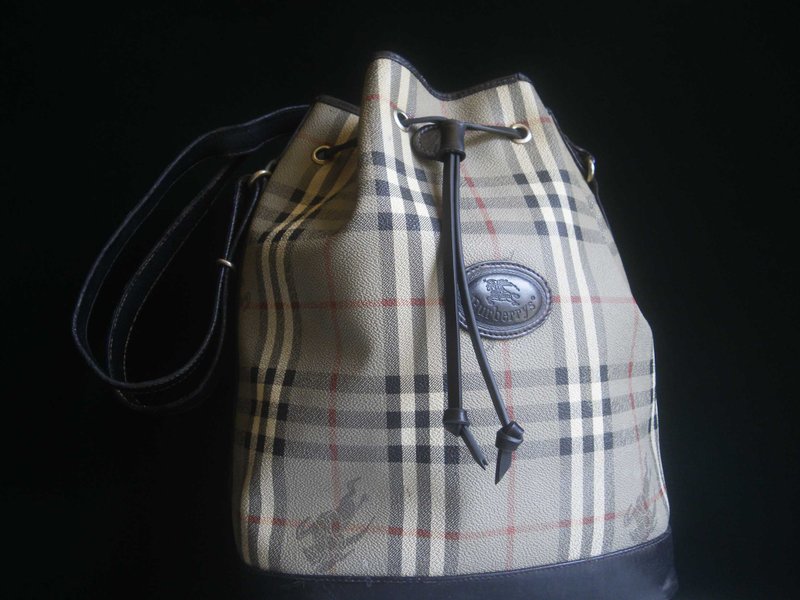 【老時光 OLD-TIME】早期二手老包義大利製Burberrys水桶包 - 側背包/斜孭袋 - 其他材質 多色
