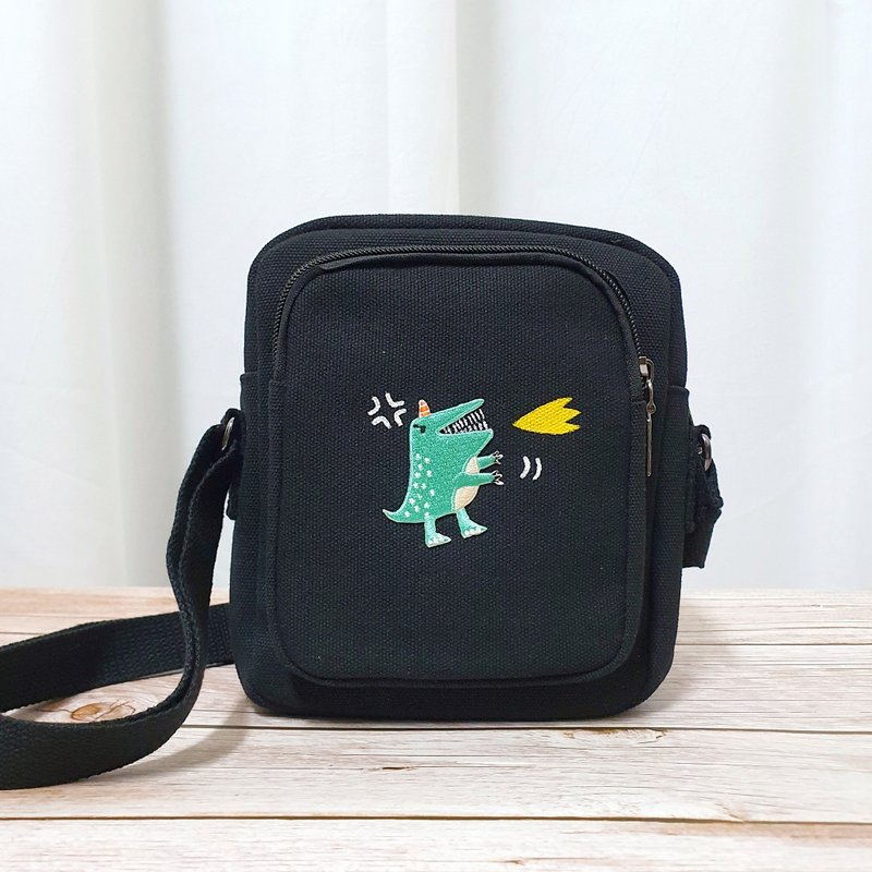 Cat Hair Embroidery Medium Canvas Crossbody Bag (Black) / Green Dinosaur - กระเป๋าแมสเซนเจอร์ - ผ้าฝ้าย/ผ้าลินิน สีดำ