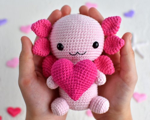 Sweet sweet heart Axolotl plush with heart / Axolotl gift / Axolotl decor