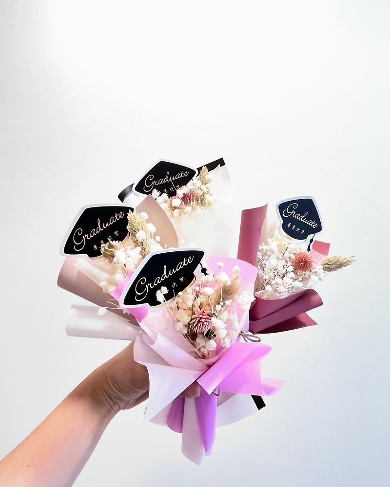 Graduation season bouquet/dried flowers/customized with additional transparent strap - ช่อดอกไม้แห้ง - พืช/ดอกไม้ 