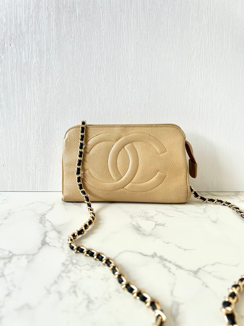 【LA LUNE】Rare second-hand Chanel caviar leather cross-body shoulder bag - กระเป๋าแมสเซนเจอร์ - หนังแท้ สีกากี