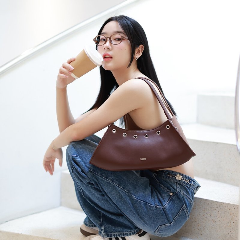 WOVE - Rocking eyelet shoulder bag - 手提包/手提袋 - 人造皮革 咖啡色