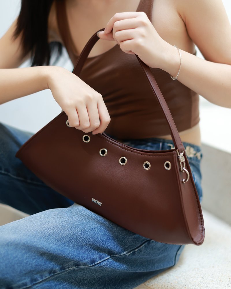 WOVE - Rocking eyelet shoulder bag - 手提包/手提袋 - 人造皮革 咖啡色