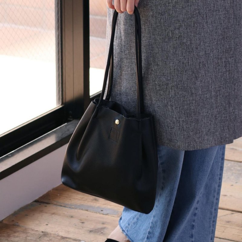 Legato Largo - 155g Lightweight Shoulder Tote Bag LG-E1241 Black - กระเป๋าแมสเซนเจอร์ - หนังเทียม สีดำ