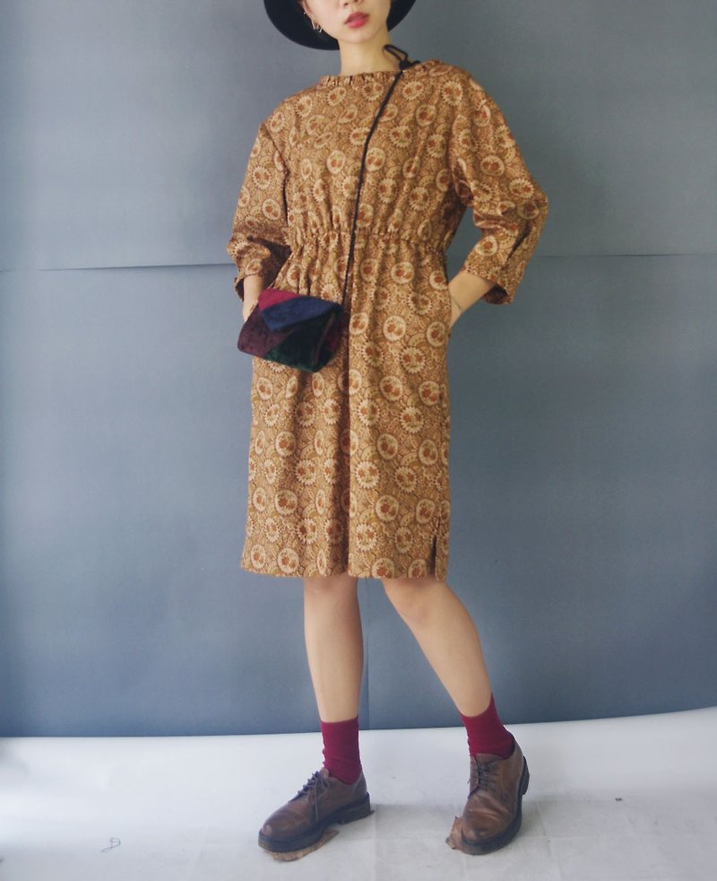 手作-巴洛克古典印花深咖啡荷葉領洋裝 - 連身裙 - 棉．麻 咖啡色