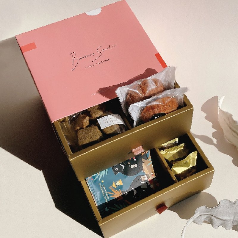 [New Year’s Day Gift Box] Baodao Liyun-Double-layered Gift Box - เค้กและของหวาน - วัสดุอื่นๆ 