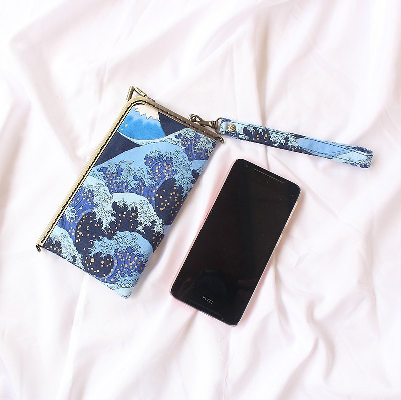 藍色系富士海浪口金鉤環手機袋/收納袋 - 手機殼/手機套 - 棉．麻 藍色