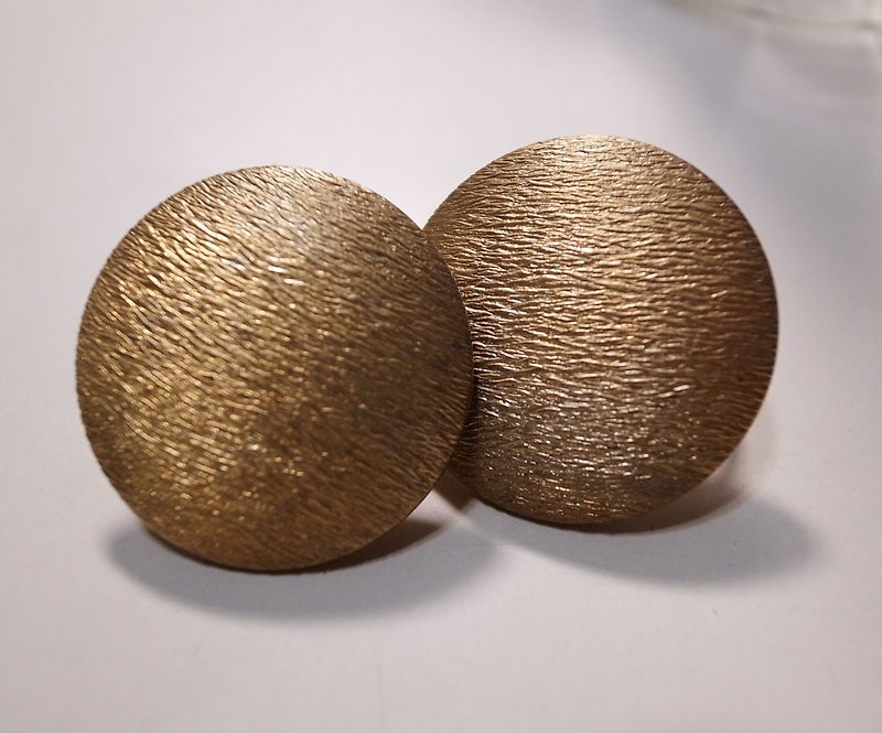 Planetary brass clip-on earrings - ต่างหู - โลหะ สีทอง