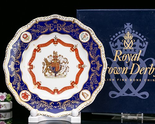 擎上閣裝飾藝術 皇冠德貝瓷Royal Crown Derby女王2002生日紀念限量骨瓷裝飾盤