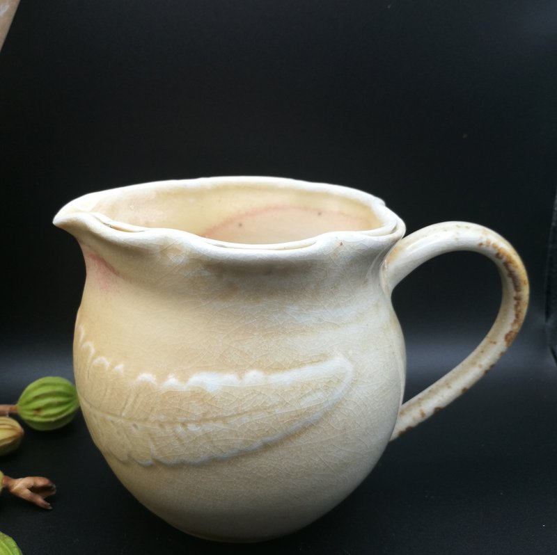 hand-thrown/wood-fired/pitcher/natural ash glaze/flame marks/ideal gift/keepsake - ถ้วย - ดินเผา สีทอง