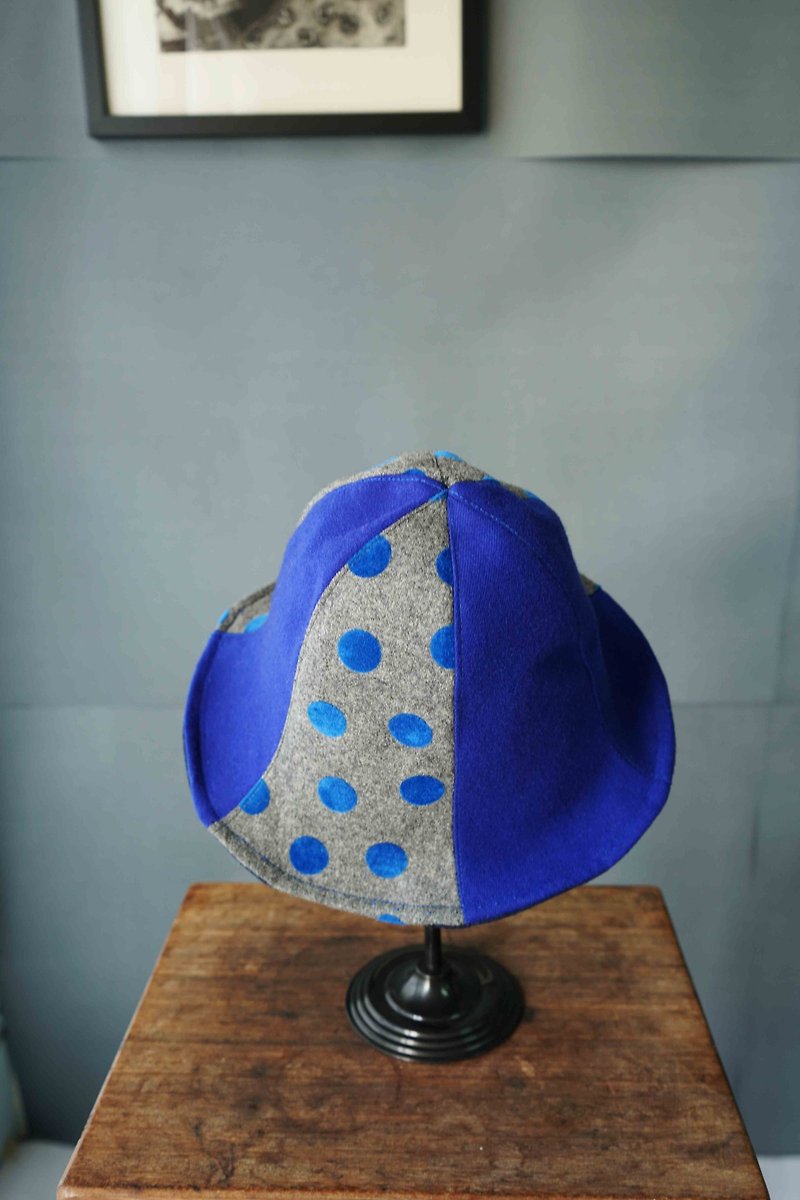 設計手作-毛料寶藍圓點拼接山丘帽漁夫帽 - 帽子 - 羊毛 藍色