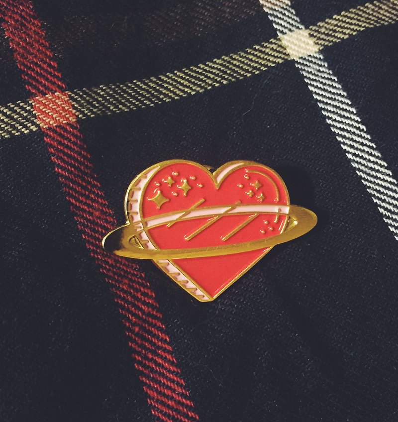 #20 Red Heart Planet Pin/Brooch - เข็มกลัด - โลหะ สีแดง