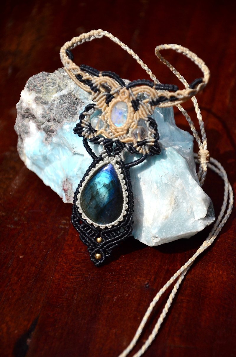 Labradorite  Moonstone Macrame Jewelry - สร้อยคอ - เครื่องเพชรพลอย สีน้ำเงิน