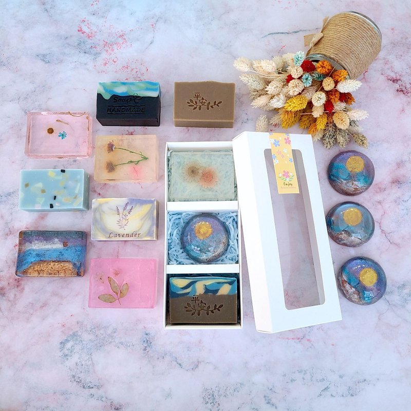 [Handmade] Mid-Autumn Festival Gift Box | Flowers and Full Moon Seasonal Soap Gift Box - Soap - Other Materials 