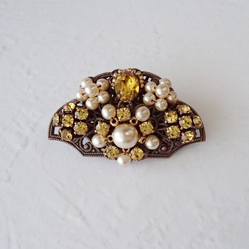 Yellow Rhinestone Brooch in Fan Shape - Jewelry by mdmButiik - 胸針 - 玻璃 黃色