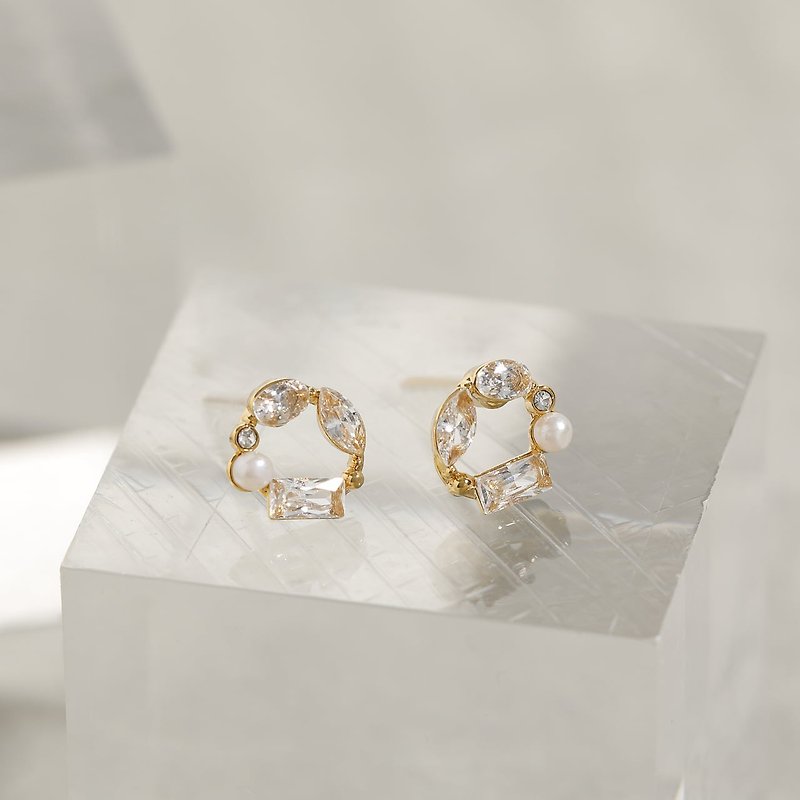 circle gems GD - Sparkling Cubic Zirconia Wreath-Shaped Crystal Post Earrings Gold - Earrings & Clip-ons - Other Metals Gold
