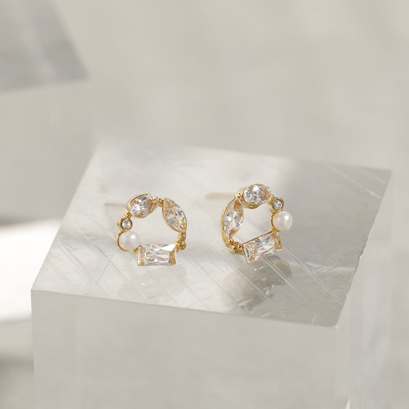 circle gems GD - Sparkling Cubic Zirconia Wreath-Shaped Crystal Post Earrings, Gold - ต่างหู - โลหะ สีทอง