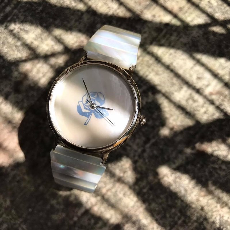 【Lost And Find】Natural Mother of pearl watch with rose pattern - สร้อยคอ - เครื่องเพชรพลอย ขาว